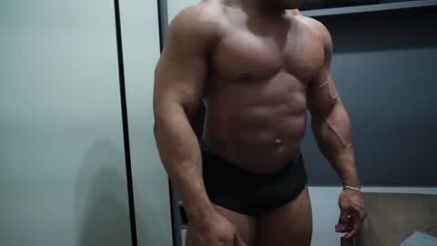 Snapshot of henrimusclee chatting on 11.04.25 Henri online show from 11.04.25