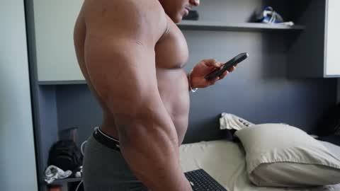 Snapshot of henrimusclee chatting on 11.25.25 Henri online show from 11.25.25