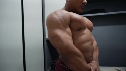 Snapshot of henrimusclee chatting on 11.27.25 Henri online show from 11.27.25