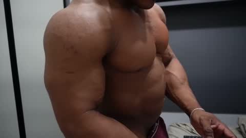 Snapshot of henrimusclee chatting on 11.27.25 Henri online show from 11.27.25