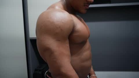 Snapshot of henrimusclee chatting on 12.02.25 Henri online show from 12.02.25