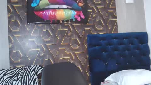 Snapshot of hera_divine chatting on 10.01.25 HERA online show from 10.01.25