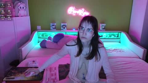 HeraLuna  online show from 02.13.25