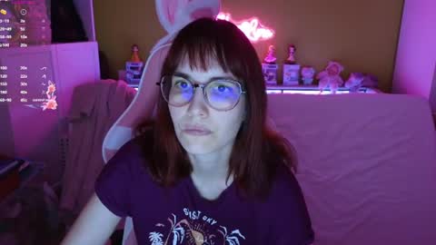 Snapshot of heraluna_ chatting on 06.11.26 HeraLuna online show from 06.11.26
