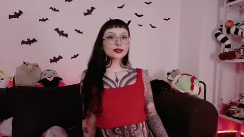 Snapshot of herinfernalmajesty chatting on 07.15.26 Marie online show from 07.15.26