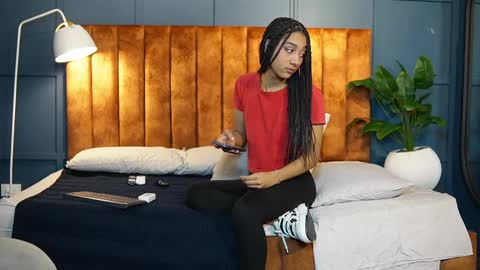 Hermione Scott online show from 02.17.25