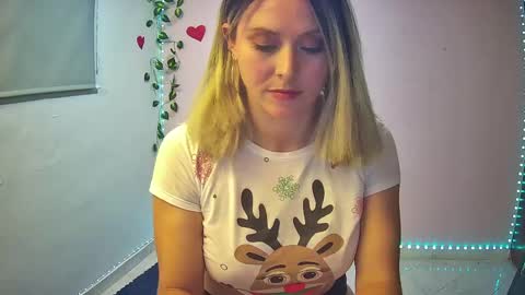 Hestesiaxx online show from 12.19.24