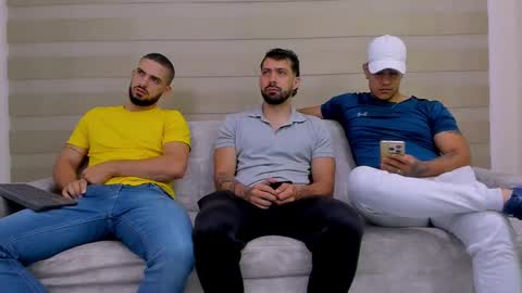 heteros men online show from 02.21.25