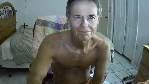 hewes1 online show from 11.04.25