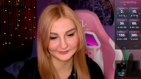 Snapshot of hey_cassie chatting on 04.09.26 hey_cassie online show from 04.09.26