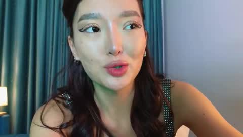 Snapshot of hey_herbal chatting on 10.18.25 Audrey online show from 10.18.25