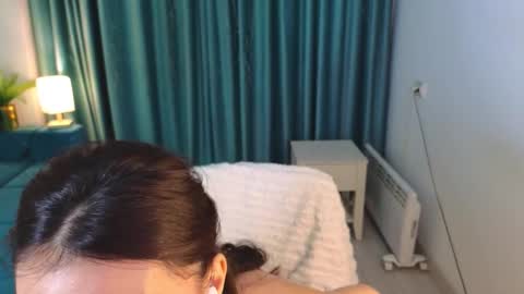 Snapshot of hey_herbal chatting on 10.26.25 Audrey online show from 10.26.25