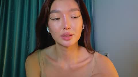 Snapshot of hey_herbal chatting on 10.28.25 Audrey online show from 10.28.25