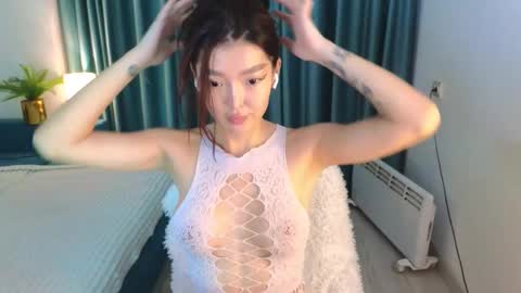 Snapshot of hey_herbal chatting on 11.03.25 Audrey online show from 11.03.25