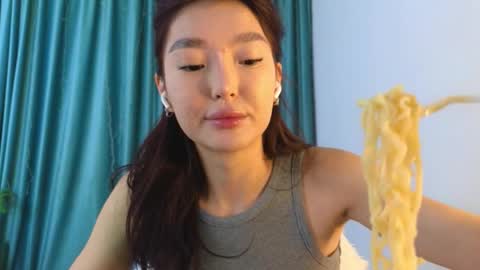 Snapshot of hey_herbal chatting on 11.10.25 Audrey online show from 11.10.25