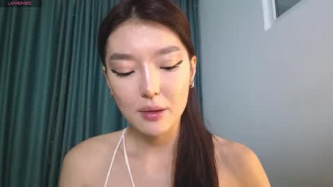 Snapshot of hey_herbal chatting on 11.22.25 Audrey online show from 11.22.25