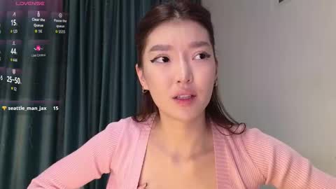 Snapshot of hey_herbal chatting on 12.01.25 Audrey online show from 12.01.25