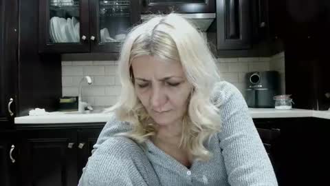 Snapshot of heyheygrey chatting on 02.25.26 Heyheygrey online show from 02.25.26