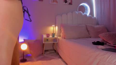 Snapshot of heymartina chatting on 01.18.26 Martina Ricci Show schedule Monday to Friday 8am colombia time I work some weekends online show from 01.18.26