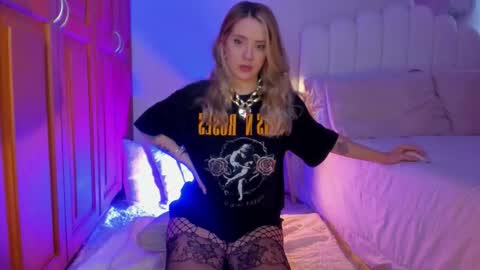 Snapshot of heymartina chatting on 02.11.26 Martina Ricci Show schedule Monday to Friday 8am colombia time I work some weekends online show from 02.11.26