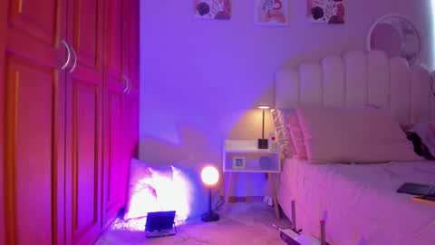 Snapshot of heymartina chatting on 02.23.26 Martina Ricci Show schedule Monday to Friday 8am colombia time I work some weekends online show from 02.23.26