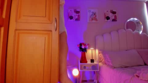 Snapshot of heymartina chatting on 02.24.26 Martina Ricci Show schedule Monday to Friday 8am colombia time I work some weekends online show from 02.24.26