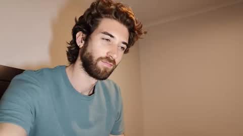 Snapshot of hiddengaze chatting on 02.28.26 HiddenGaze online show from 02.28.26