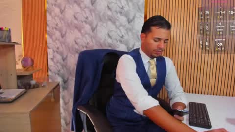 Snapshot of hiddenoffice chatting on 03.31.26 George online show from 03.31.26