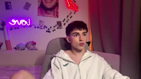 Snapshot of hiidear chatting on 02.24.26 twinkvadusha online show from 02.24.26