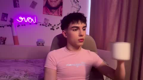 Snapshot of hiidear chatting on 02.25.26 twinkvadusha online show from 02.25.26