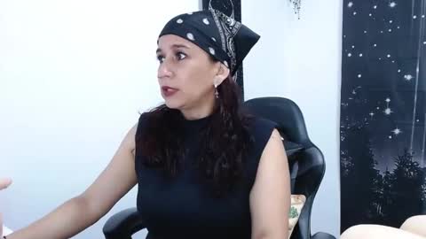 Snapshot of hikaryfire chatting on 11.05.25 hikaryfire online show from 11.05.25