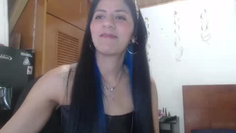 hilaril18 online show from 12.20.24