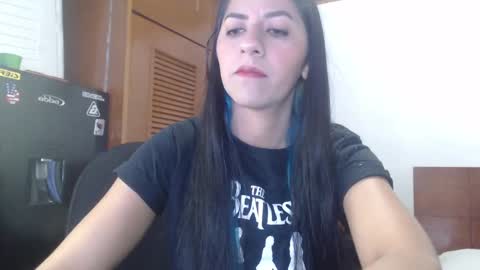 hilaril18 online show from 01.19.25