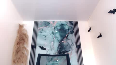 Hilary Avilan online show from 11.04.25