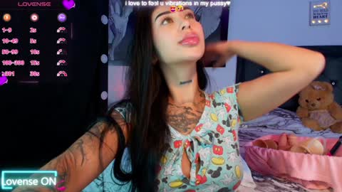 Snapshot of hilary_jones_22 chatting on 01.19.25 LUNA new account FOLLOW ME online show from 01.19.25
