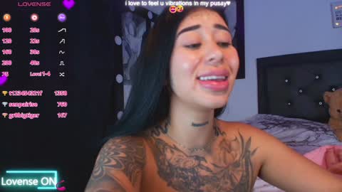 Snapshot of hilary_jones_22 chatting on 01.20.25 LUNA new account FOLLOW ME online show from 01.20.25