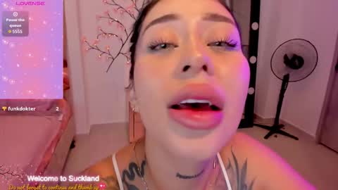 Snapshot of hilary_jones_22 chatting on 09.19.25 LUNA new account FOLLOW ME online show from 09.19.25