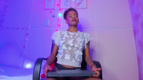 Snapshot of hillary_banks__ chatting on 12.21.24 Hillary online show from 12.21.24