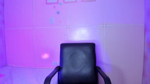 Snapshot of hillary_banks__ chatting on 01.11.25 Hillary online show from 01.11.25