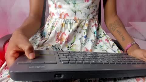 Snapshot of hillary_banks__ chatting on 01.31.25 Hillary online show from 01.31.25