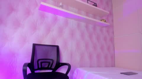 Snapshot of hillary_banks__ chatting on 02.02.25 Hillary online show from 02.02.25