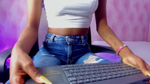 Snapshot of hillary_banks__ chatting on 02.04.25 Hillary online show from 02.04.25