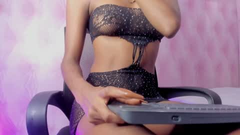 Snapshot of hillary_banks__ chatting on 02.08.25 Hillary online show from 02.08.25