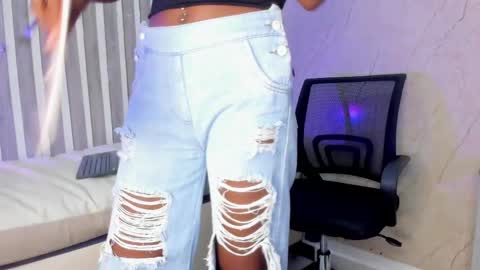 Snapshot of hillary_banks__ chatting on 02.15.25 Hillary online show from 02.15.25