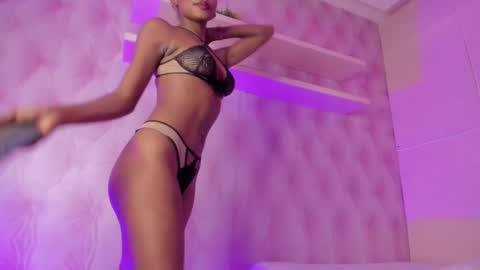 Snapshot of hillary_banks__ chatting on 02.20.25 Hillary online show from 02.20.25