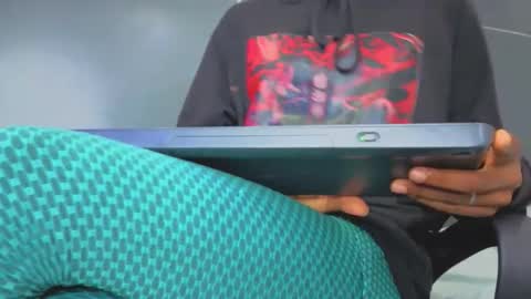 Snapshot of hillary_banks__ chatting on 09.28.25 Hillary online show from 09.28.25