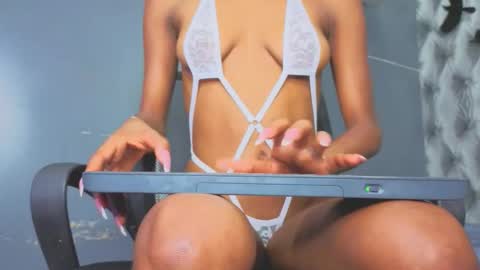 Snapshot of hillary_banks__ chatting on 10.25.25 Hillary online show from 10.25.25