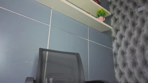 Snapshot of hillary_banks__ chatting on 11.19.25 Hillary online show from 11.19.25