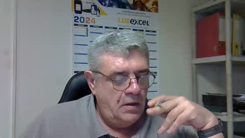 Snapshot of hippopotame17 chatting on 12.26.24 hippo online show from 12.26.24