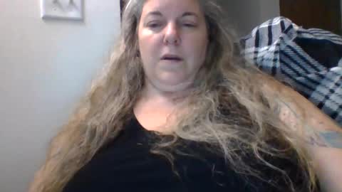 hippysnewhere online show from 06.04.26